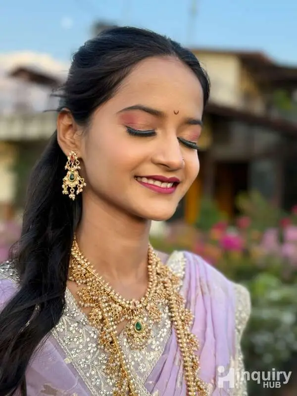 Makeupartist Prajakta Jawalkar
