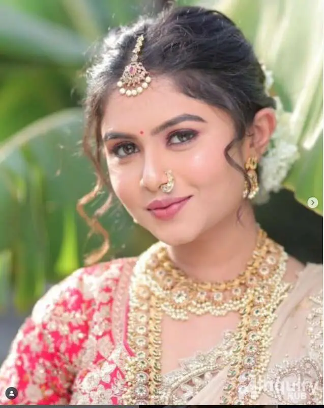Purva Makeup Artist And Hair Stylists