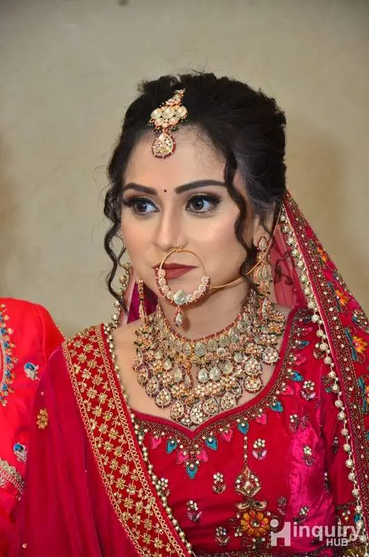 Akarshan Beauty Saloon