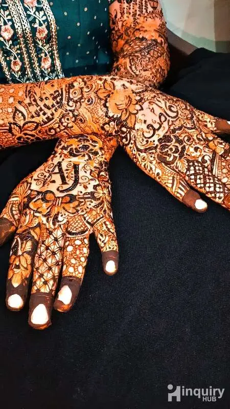 Fiza Mehndi Artist