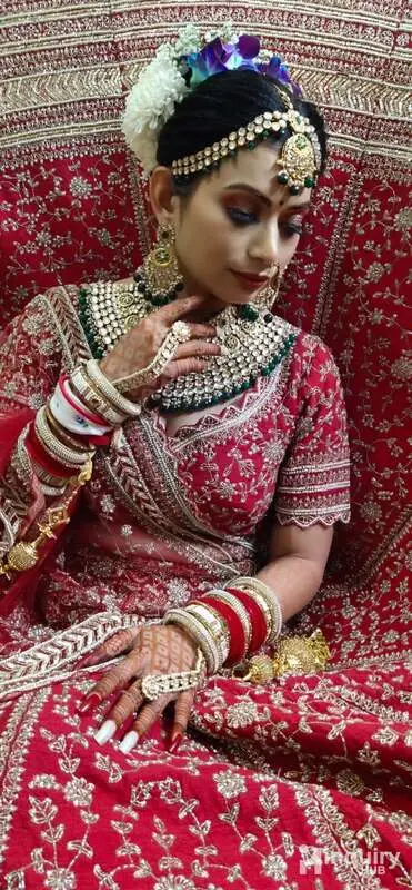 Sakshi Makeovers