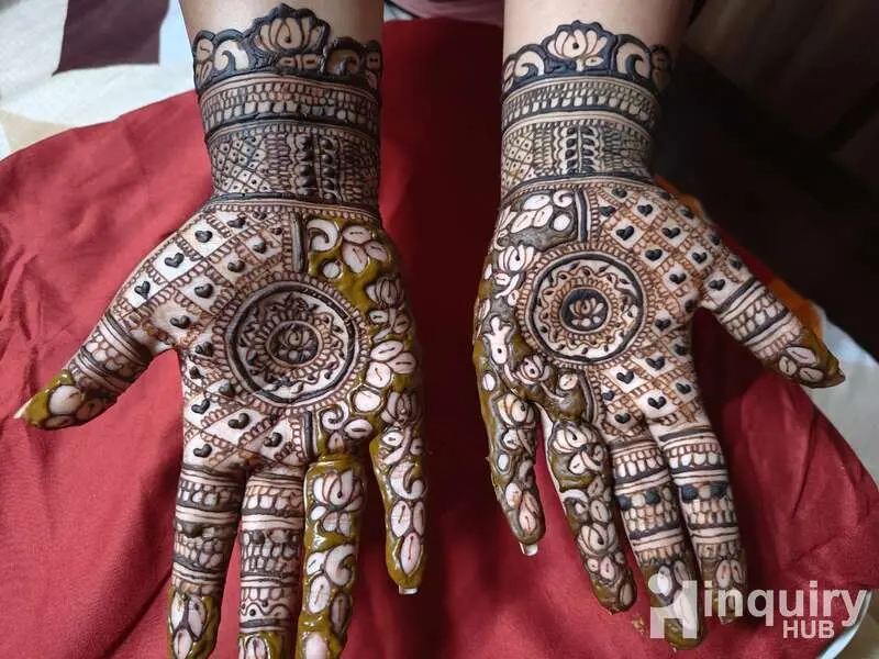 Mehandi Nails By Anita