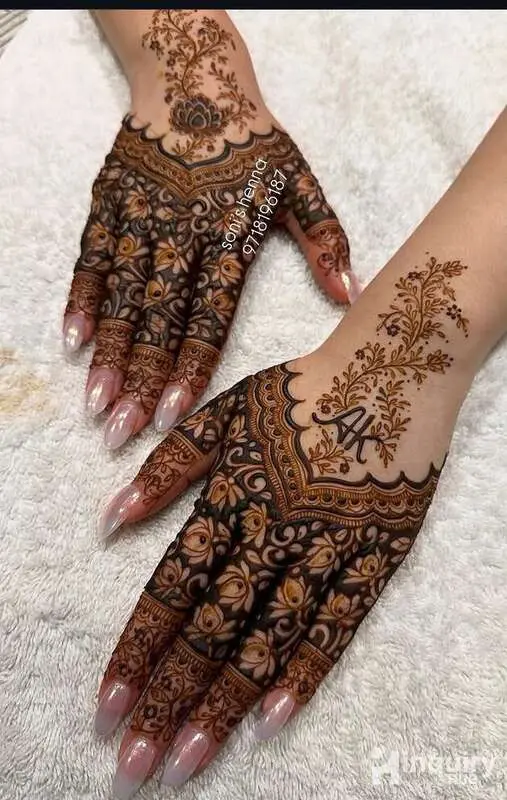 Aiza  Mendhi Artist