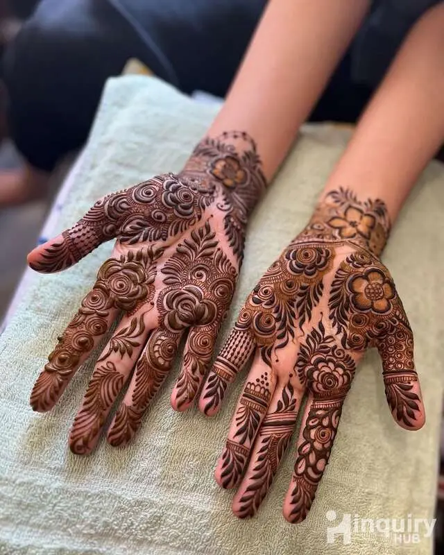 Farha Mehndi Artist