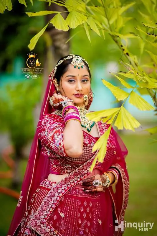 Vrushali Dalvi  Professional Makeup Artist   Hairstylist   Nail Artist   Draping Get Natural Sobar S