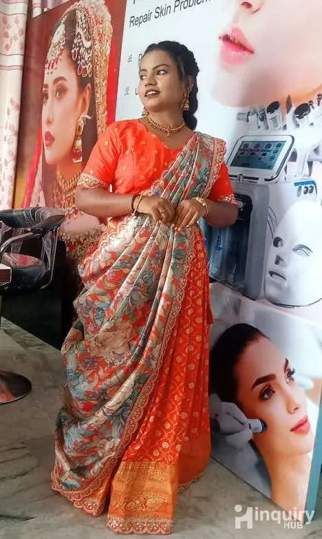 Womens World Makeup Studio
