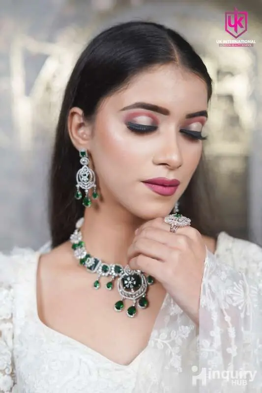 Curly Makeup Artist