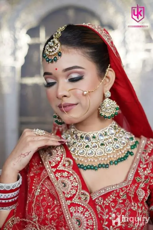 Curly Makeup Artist