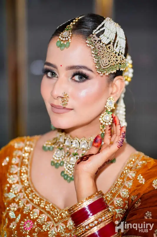 Hena Oberoi