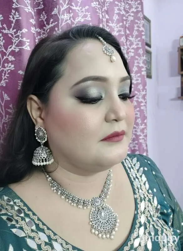 Zareen Noor Makeup Artist