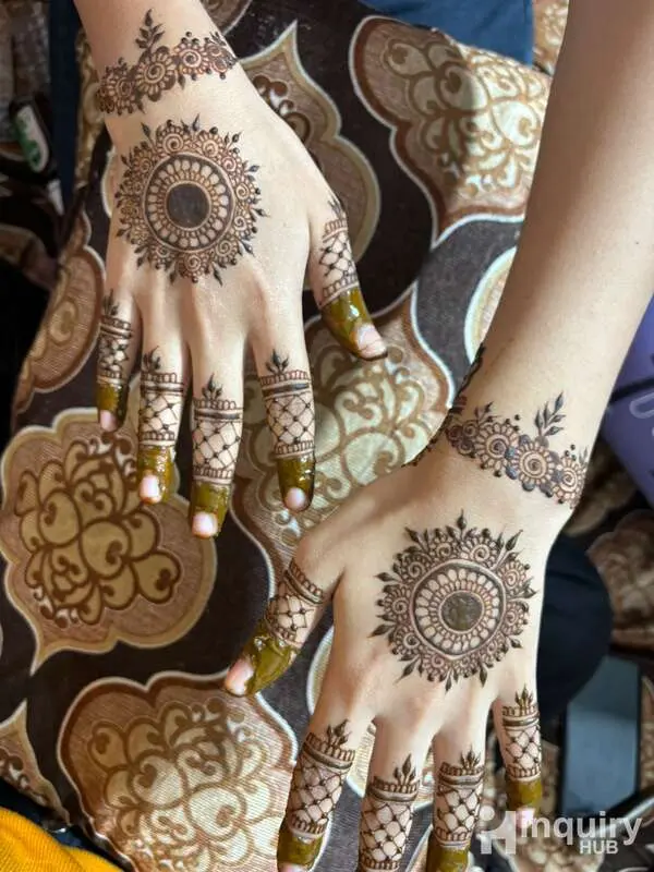 The Henna Artist Pratibha