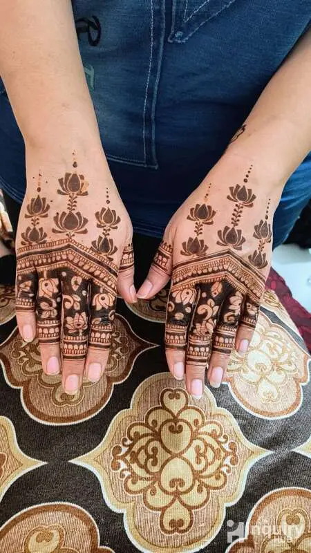 The Henna Artist Pratibha