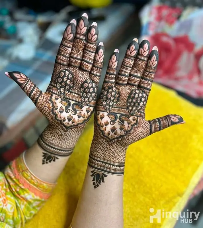 The Henna Artist Pratibha