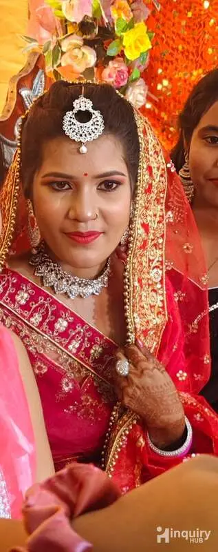 Makeup Artist Moniniraj