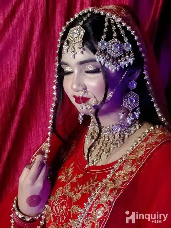 Makeup Aetist Habiba
