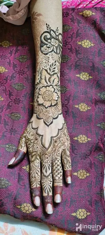 Fiya Mehndi Artist