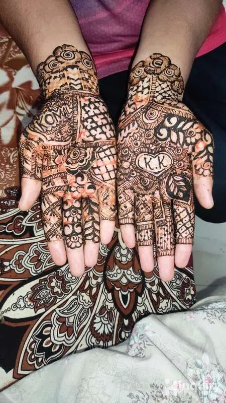 Simran Shaikh Mehndi