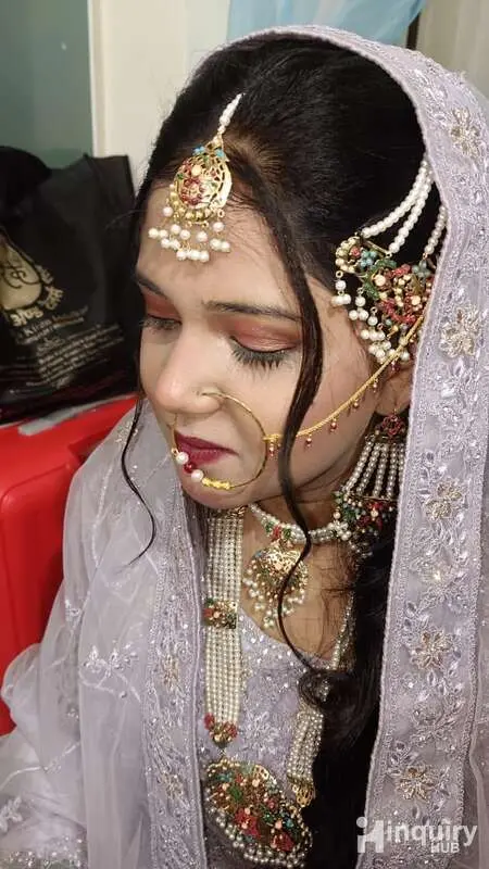 Samina Mekover