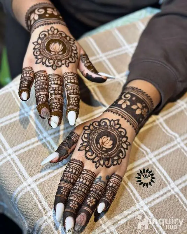 Poonammehandiartist