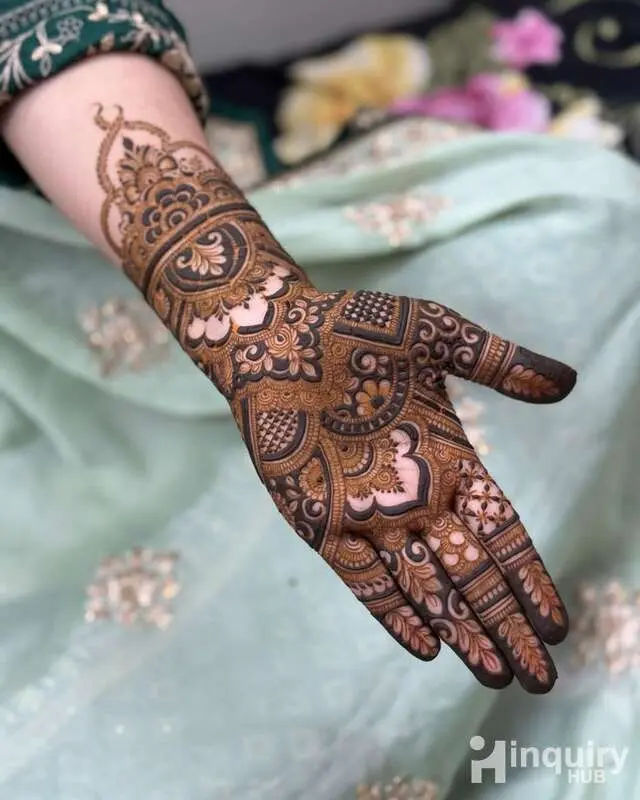 Poonammehandiartist