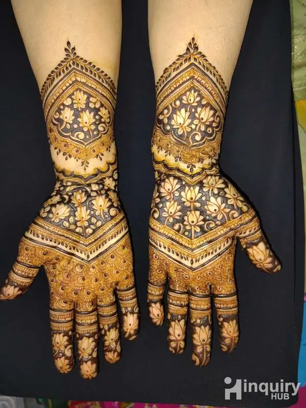Aqshashaikh Mehndi Artist
