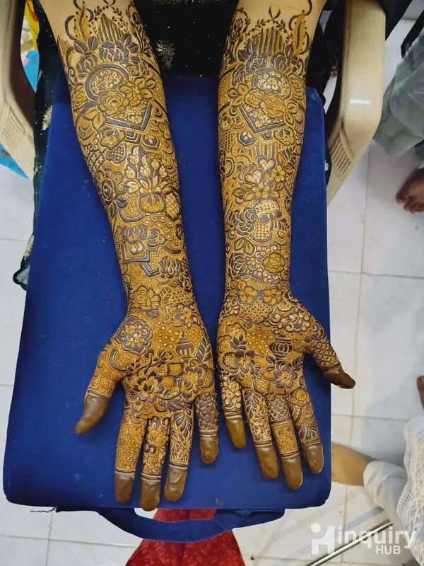 Aqshashaikh Mehndi Artist