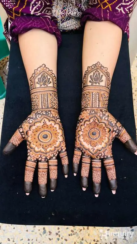 Aqshashaikh Mehndi Artist