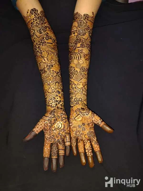 Aqshashaikh Mehndi Artist