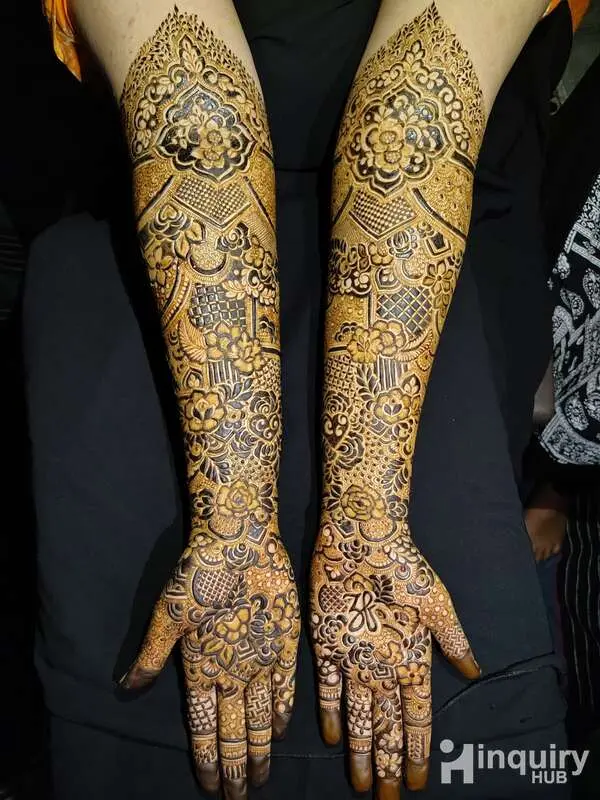 Aqshashaikh Mehndi Artist