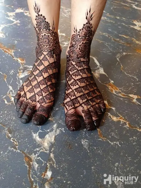 Azna Mehandi Artist