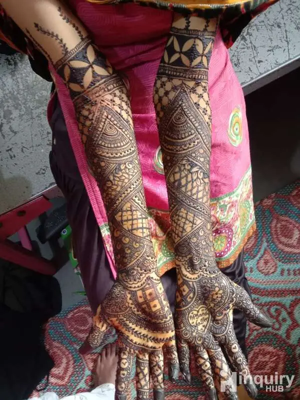 Azna Mehandi Artist