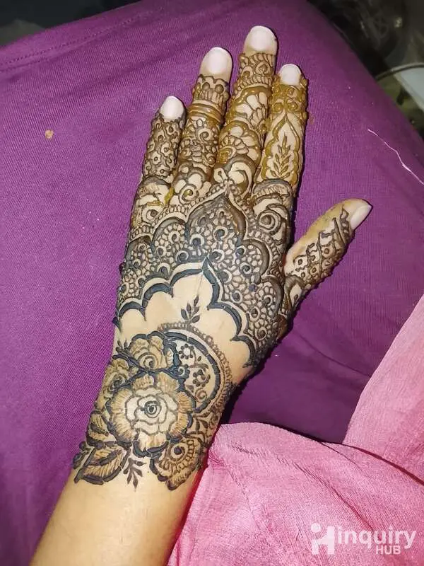 Aashna Mehndi Artist