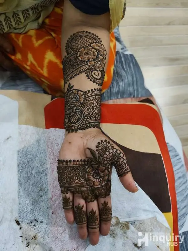 Aashna Mehndi Artist