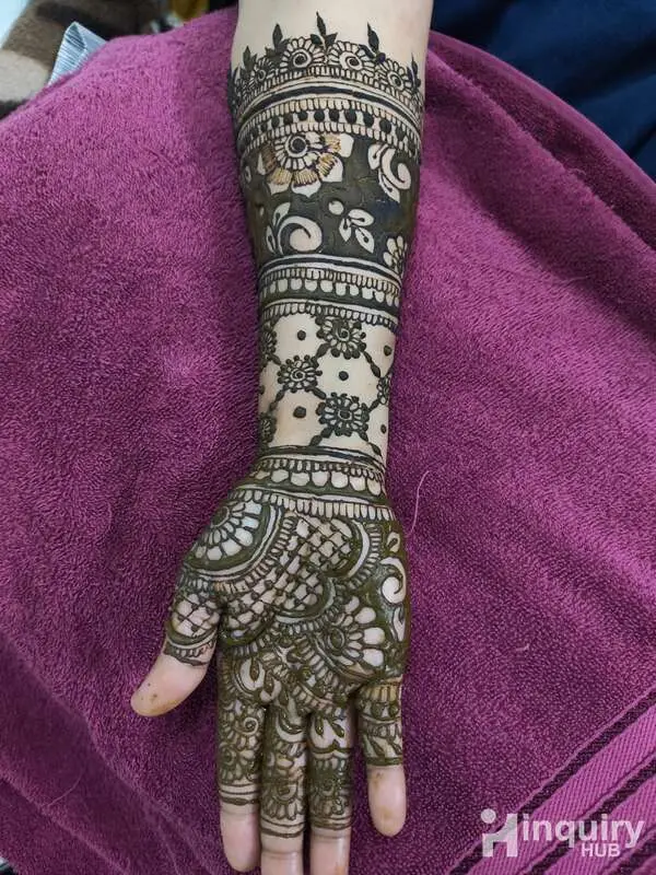 Aashna Mehndi Artist
