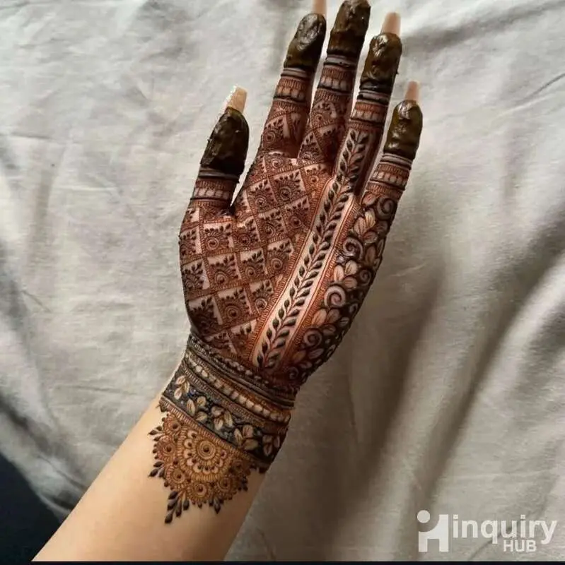 Graceful Mehndi Art