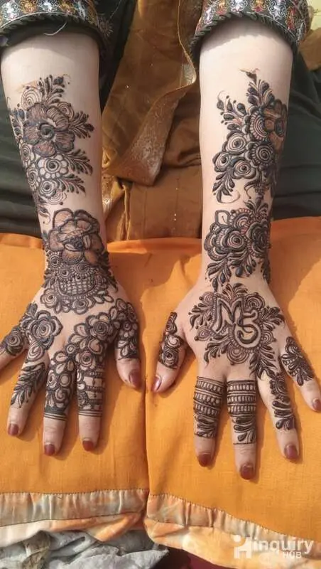 Umrah Mehndi Artist