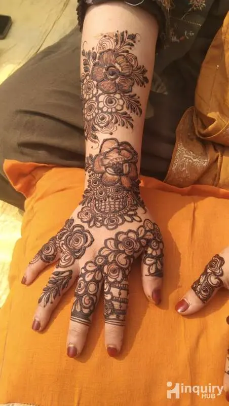 Umrah Mehndi Artist