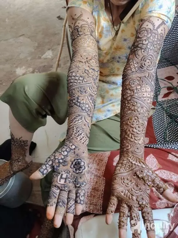 Umrah Mehndi Artist