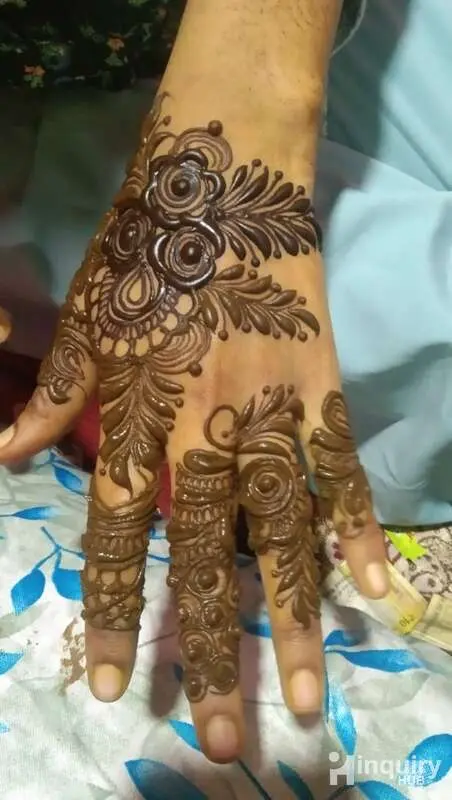Umrah Mehndi Artist