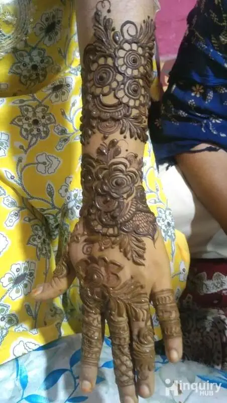 Umrah Mehndi Artist