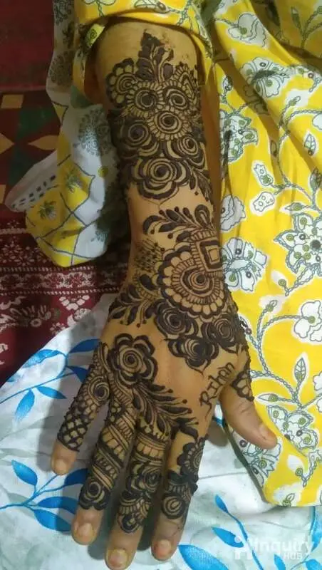 Umrah Mehndi Artist