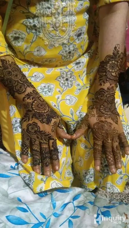 Umrah Mehndi Artist