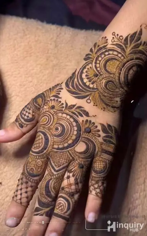 Samreen Mehndi Artist
