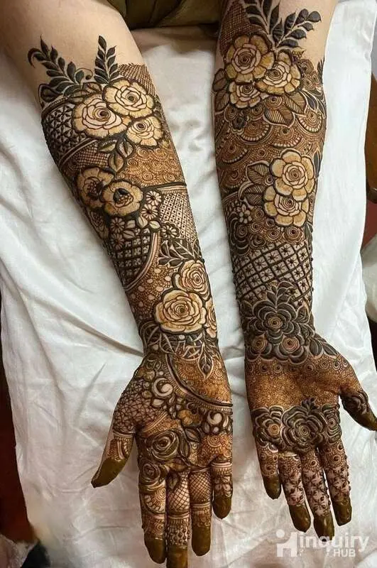Expert Mehndi Art