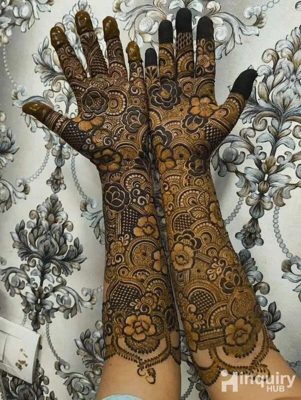 Expert Mehndi Art