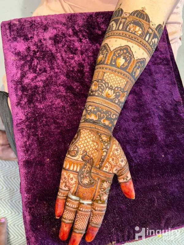 Mayuri Mehndi Artist