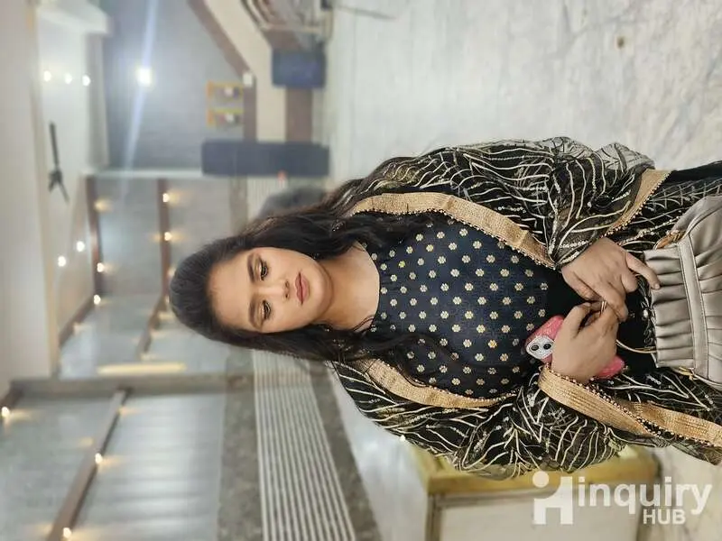 Warisha Khan Makeup Artist