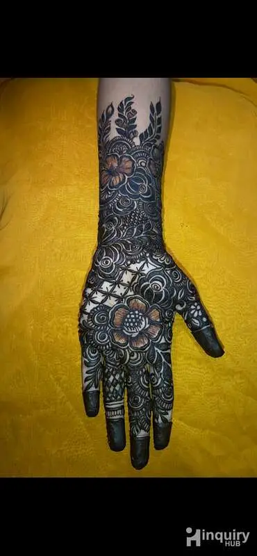 Mehndi Artist Tahreen