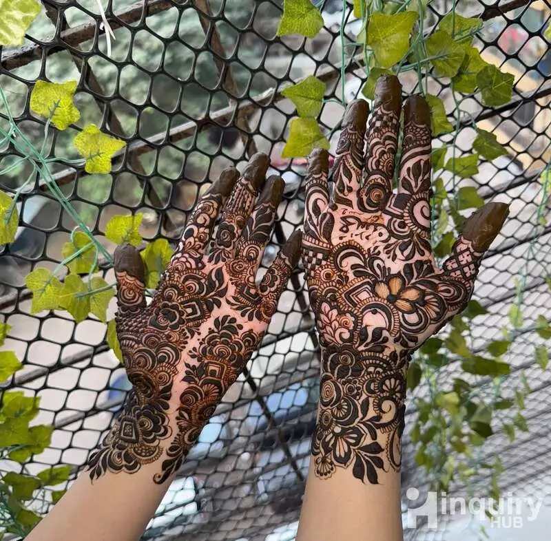Mehndi Artist Tahreen