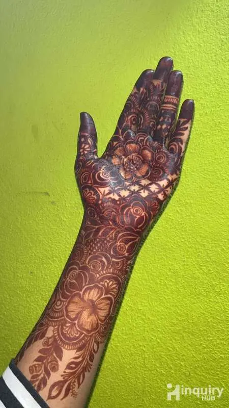 Mehndi Artist Tahreen